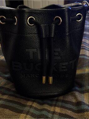 BNWOT Marc Jacobs Black Pebbled Leather Bucket Bag w/Gold-Tone Hardware